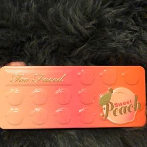 Barely used eyeshadow pallet!! Too Faced
